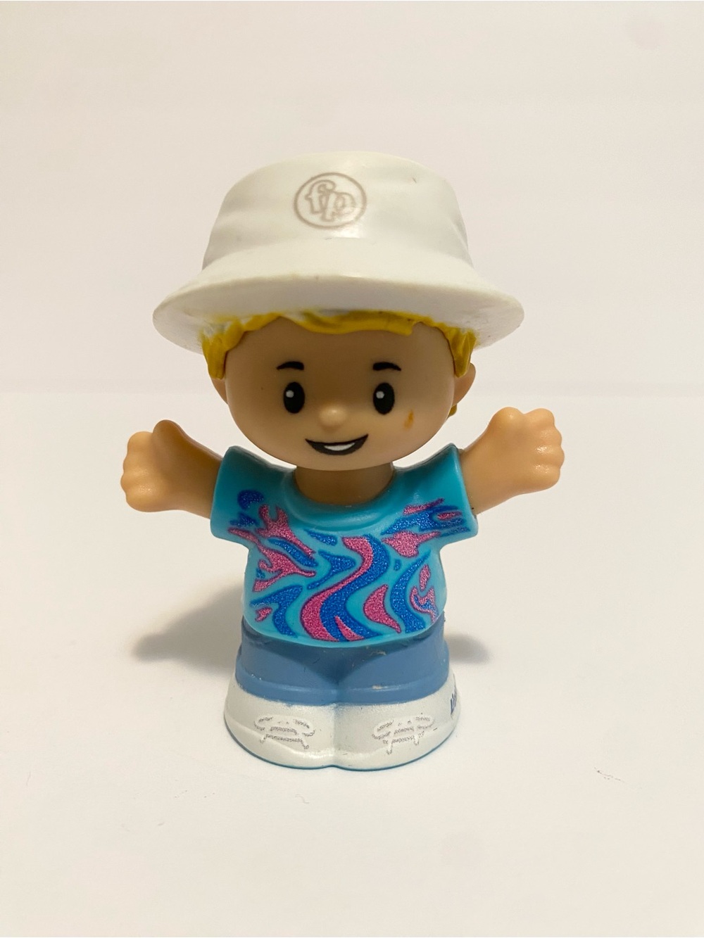 Little People Person w Tie Dye Shirt White Hat School Playset Play Yard 4/$20 🛑
